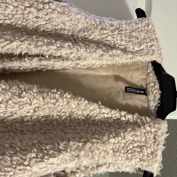 H&M vest. - Picture 2 of 3